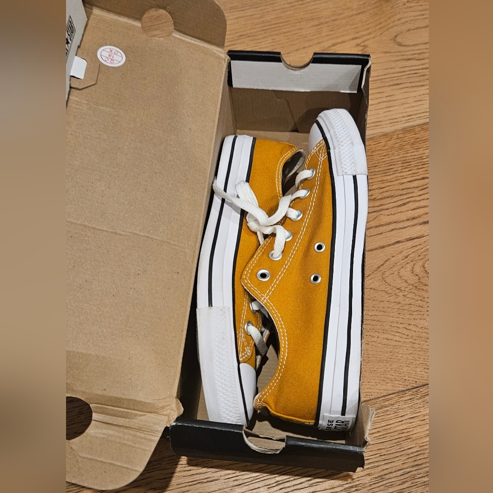 Converse Chuck Taylor All Star Saffron Yellow Sneakers - Unisex Women's 9.5 - Picture 3 of 16